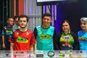 Participantes posando en conferencia de prensa Carrera Chirripó 2019