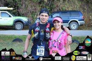 Pareja de Corredores posando en Carrera Chirripó 2019
