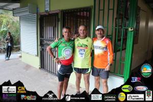 Señores corredores posando en Carrera Chirripó 2019