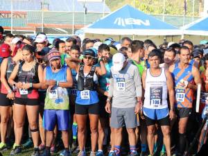 Corredores en salida de Carrera Chirripó 34 kilómetros edición XXXI