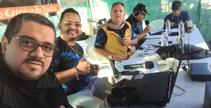 representantes radio sinai posando